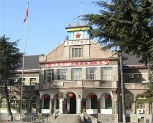 2臺氣動(dòng)履帶式鉆機(jī)下井棗礦 表現(xiàn)超乎想象